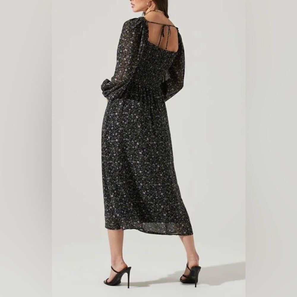 ASTR The Label Women's Floral Smocked Midi Dress Black Purple Size M - Picture 3 of 9